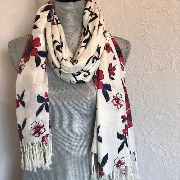 Oversized scarf/ wrap - Picture 6 of 9